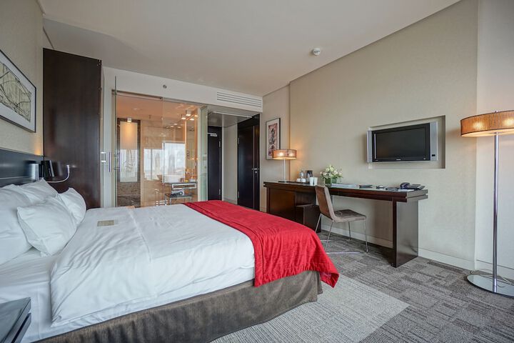 Room 10 of 94