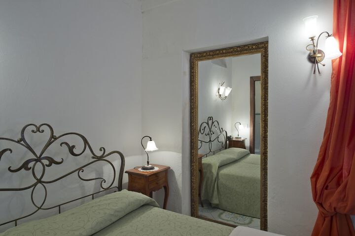 Room 15 of 81