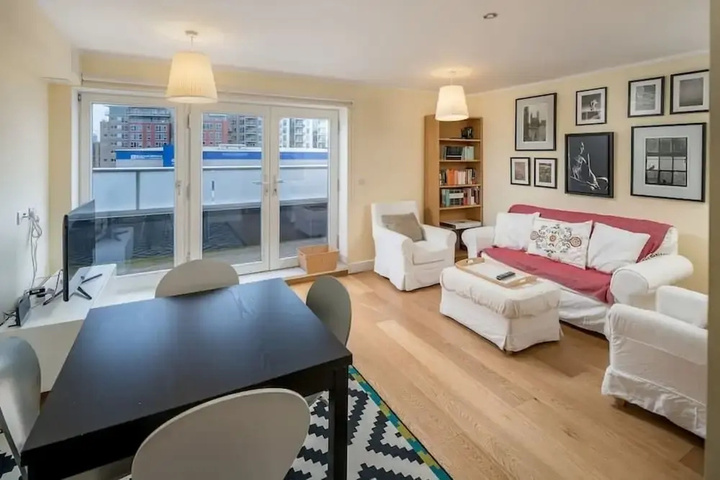Spacious 3bed2bath W / balcony in Battersea