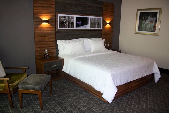 Room 10 of 103