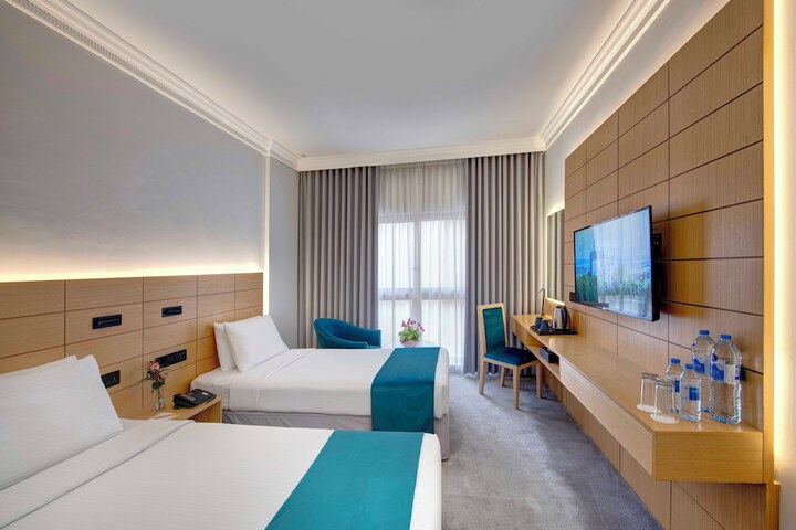 Room 6 of 35