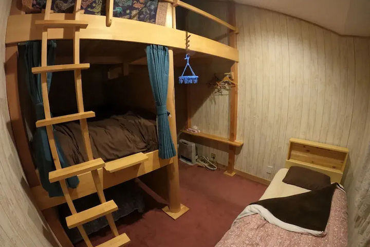 Room 10 of 10