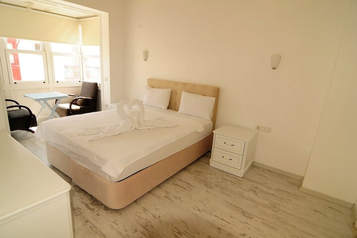 Room 5 of 132
