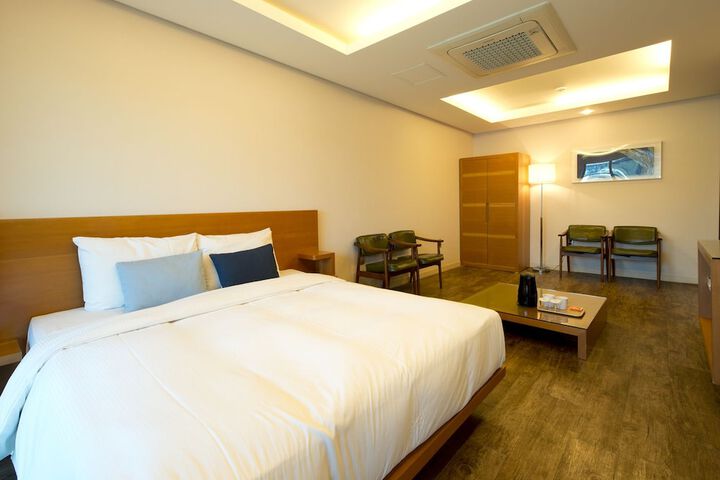 Room 16 of 74