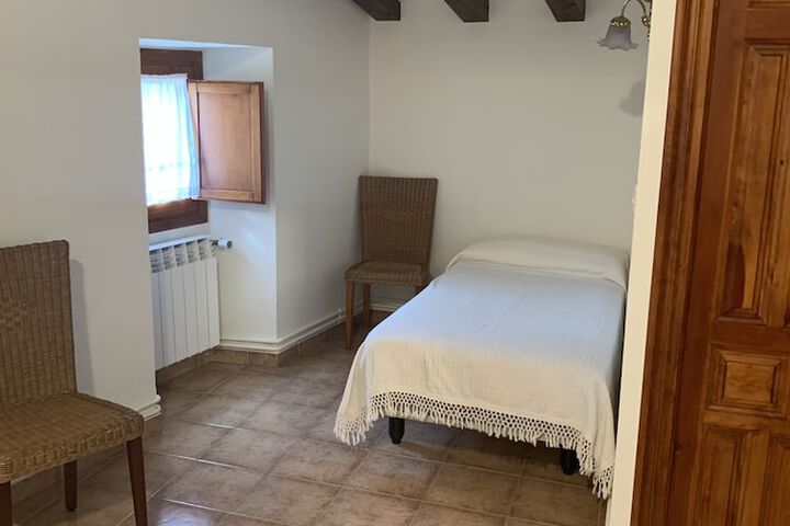 Room 10 of 12