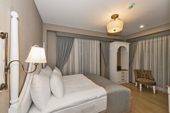 Room 4 of 44