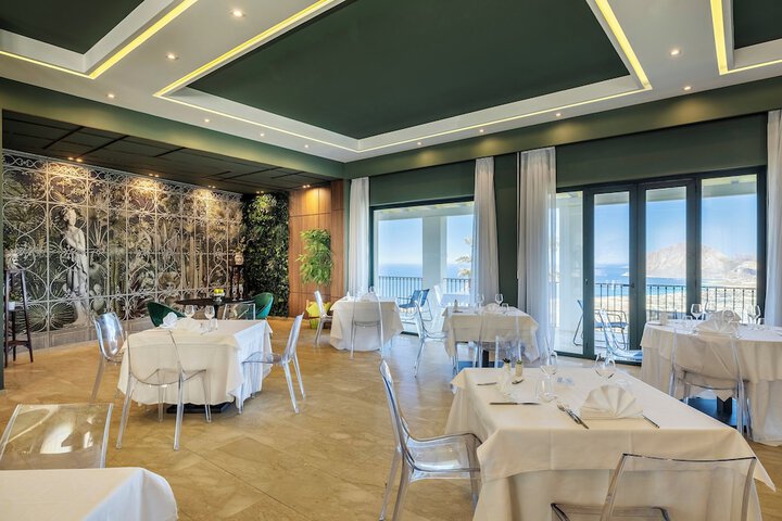 Dining 96 of 128