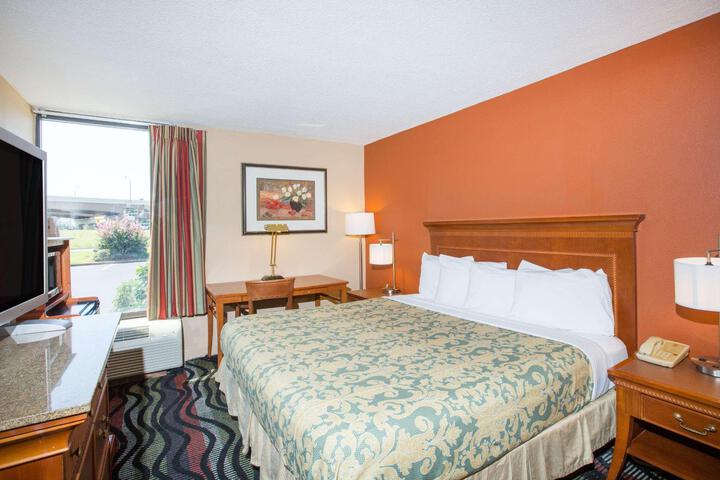1 King Bed (4 of 14)
