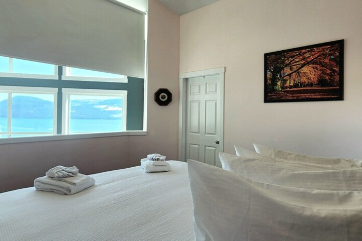 Room 100 of 543