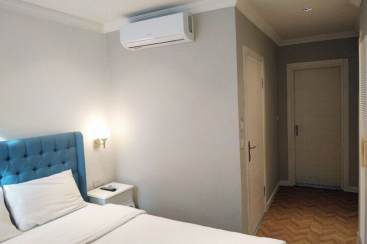 Room 16 of 32
