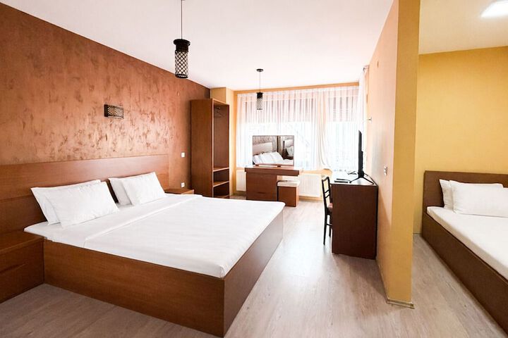 Room 6 of 38