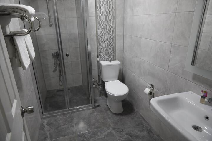 Room 27 of 46