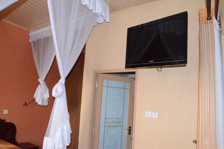 Room 11 of 21