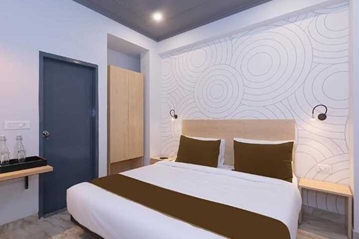 Room 8 of 15