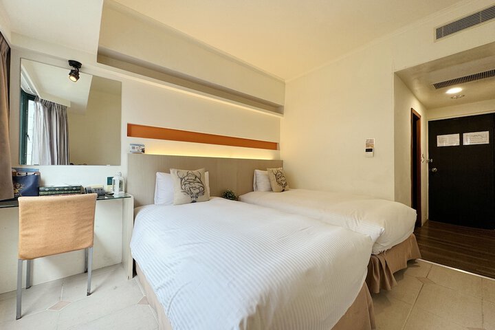 Room 12 of 62