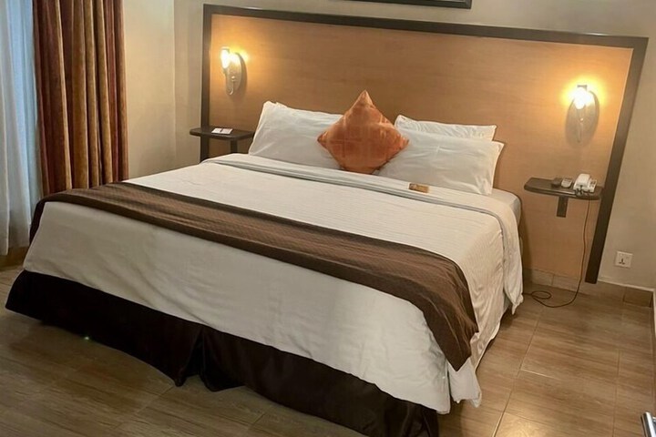 Room 7 of 110