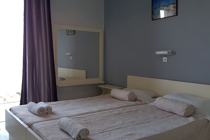 Room 7 of 48