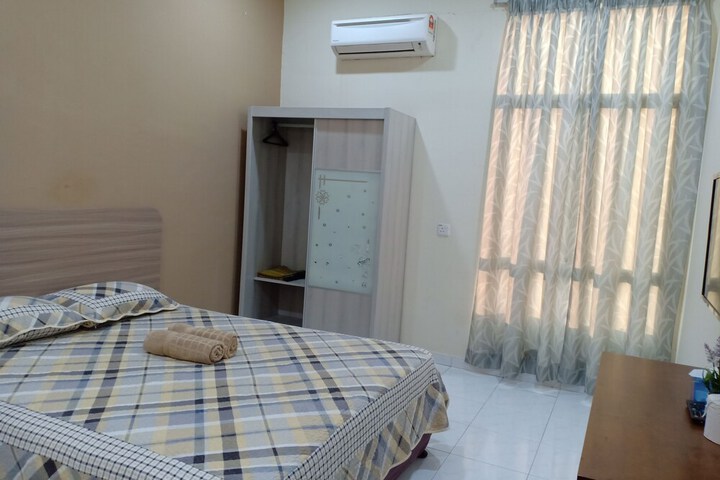 Room 28 of 33