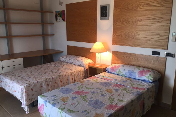 Room 24 of 165