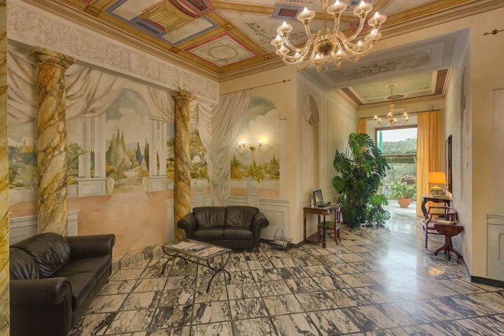 Entrance & Lobby