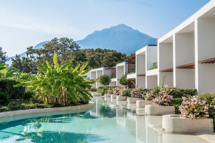 Hotel Pool