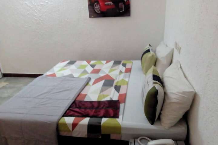 Room 5 of 6
