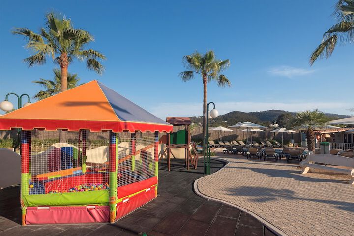 Pools & Facilities