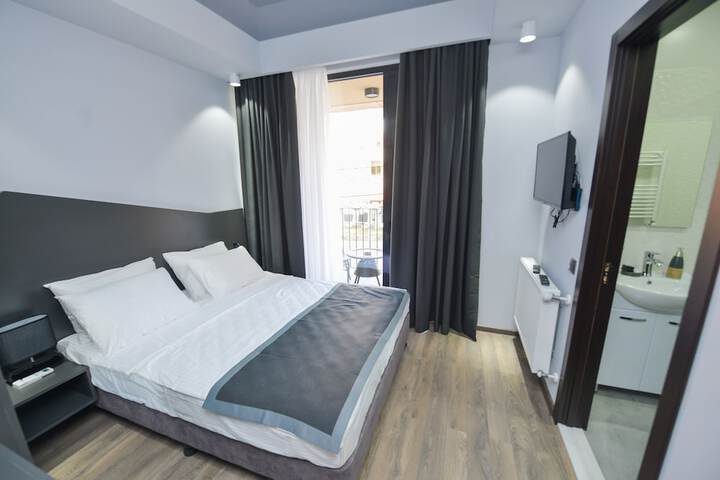 Room 32 of 67