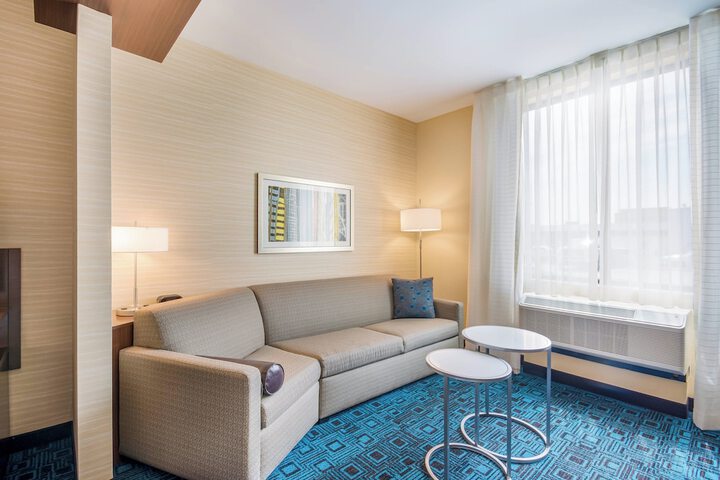 Room 10 of 32