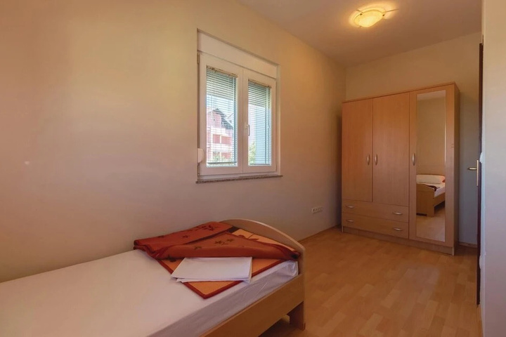 Beautiful Home in Zadar With Wifi and 2 Bedrooms