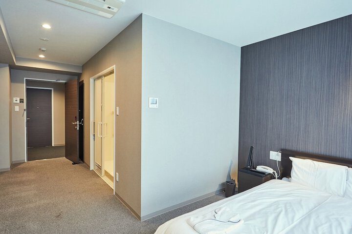 Room 2 of 97