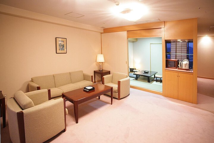 Room 12 of 30