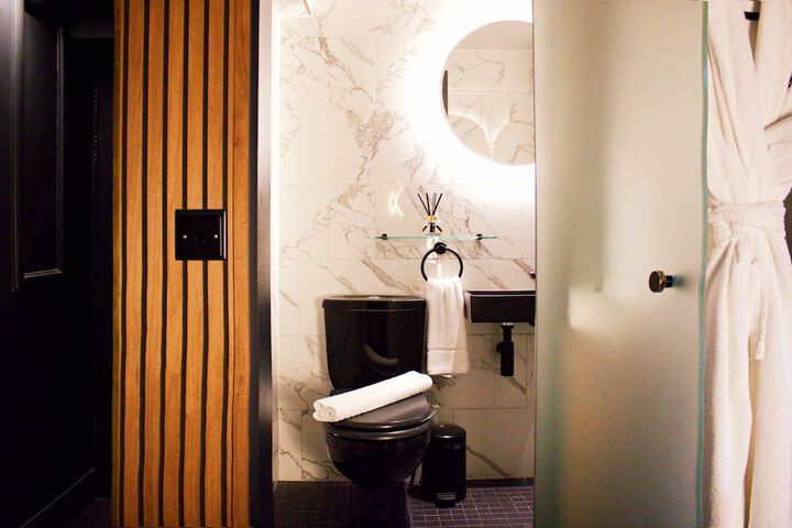 Room 73 of 84