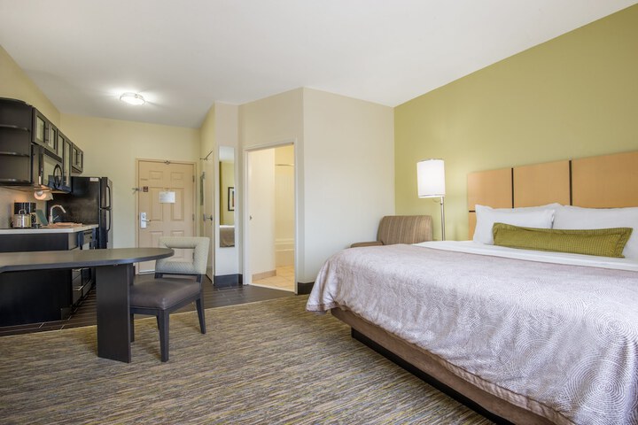 Room 9 of 36