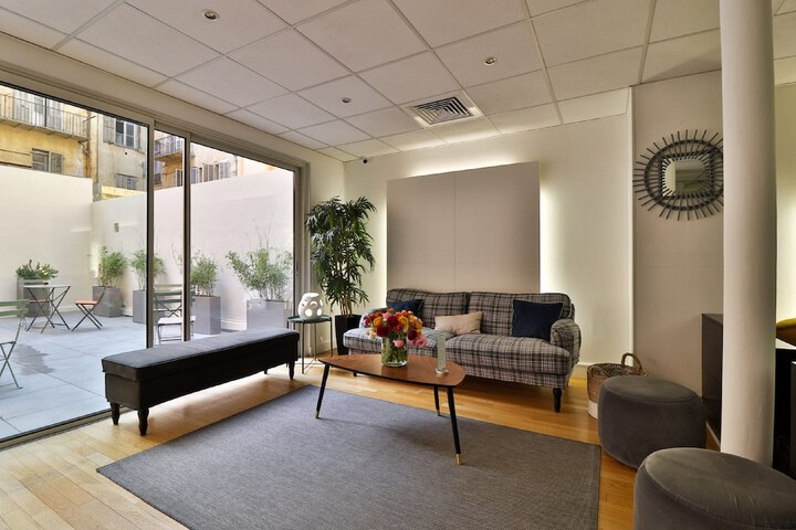 Room 12 of 21