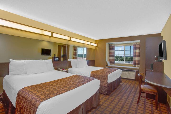 1 Queen Bed (6 of 24)