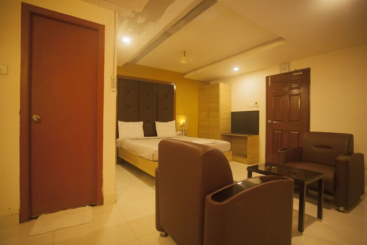 Room 14 of 18