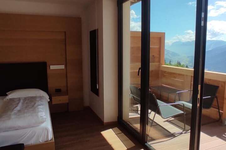Room 9 of 27