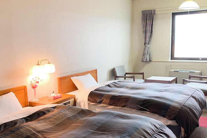 Room 14 of 33