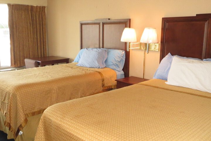 1 Double Bed (2 of 8)