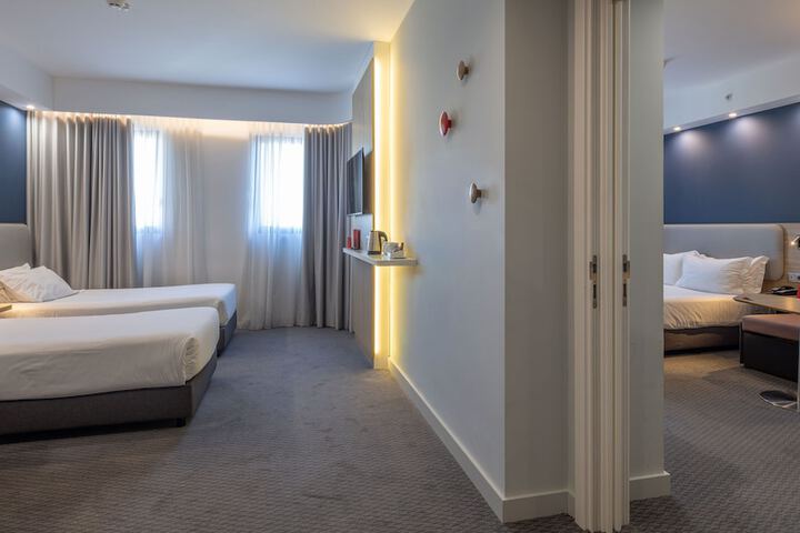 Room 12 of 83