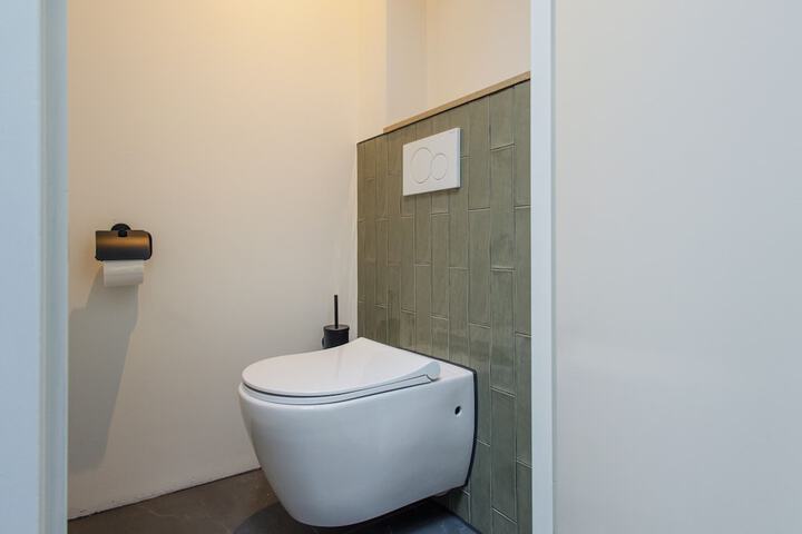 Room 2 of 67