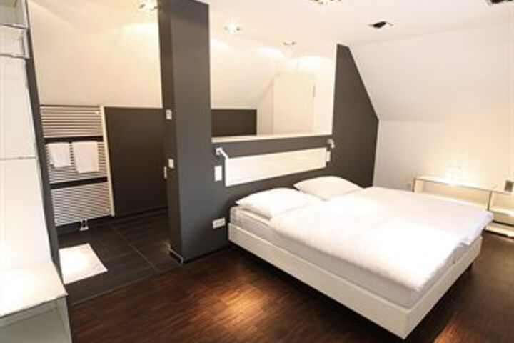 Room 16 of 21