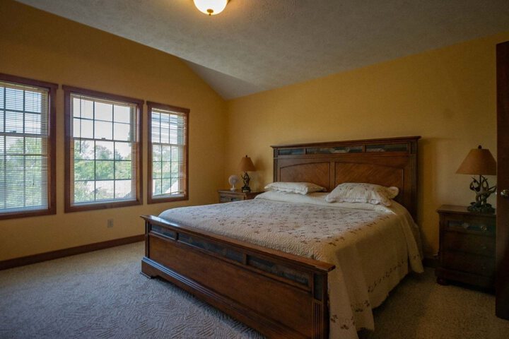 Room 6 of 28