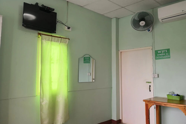 Room 4 of 14