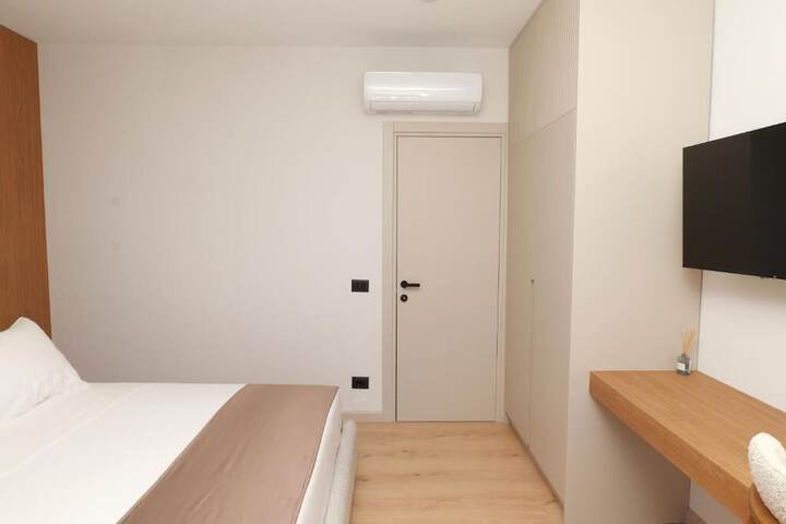 Room 10 of 87