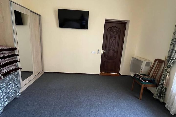 Room 5 of 17
