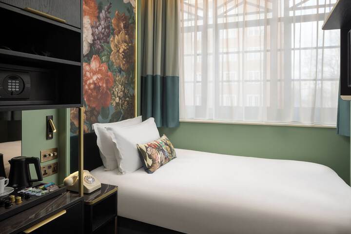 Room 10 of 46
