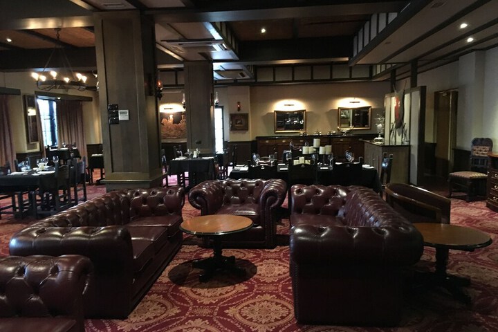Lounge 49 of 61