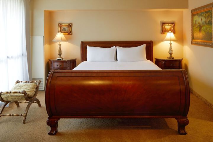 Deluxe King Bed (39 of 45)